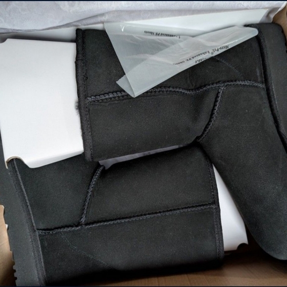 NWT UGG Classic Short II Women's Boots - Black Size 9 - Picture 2 of 6